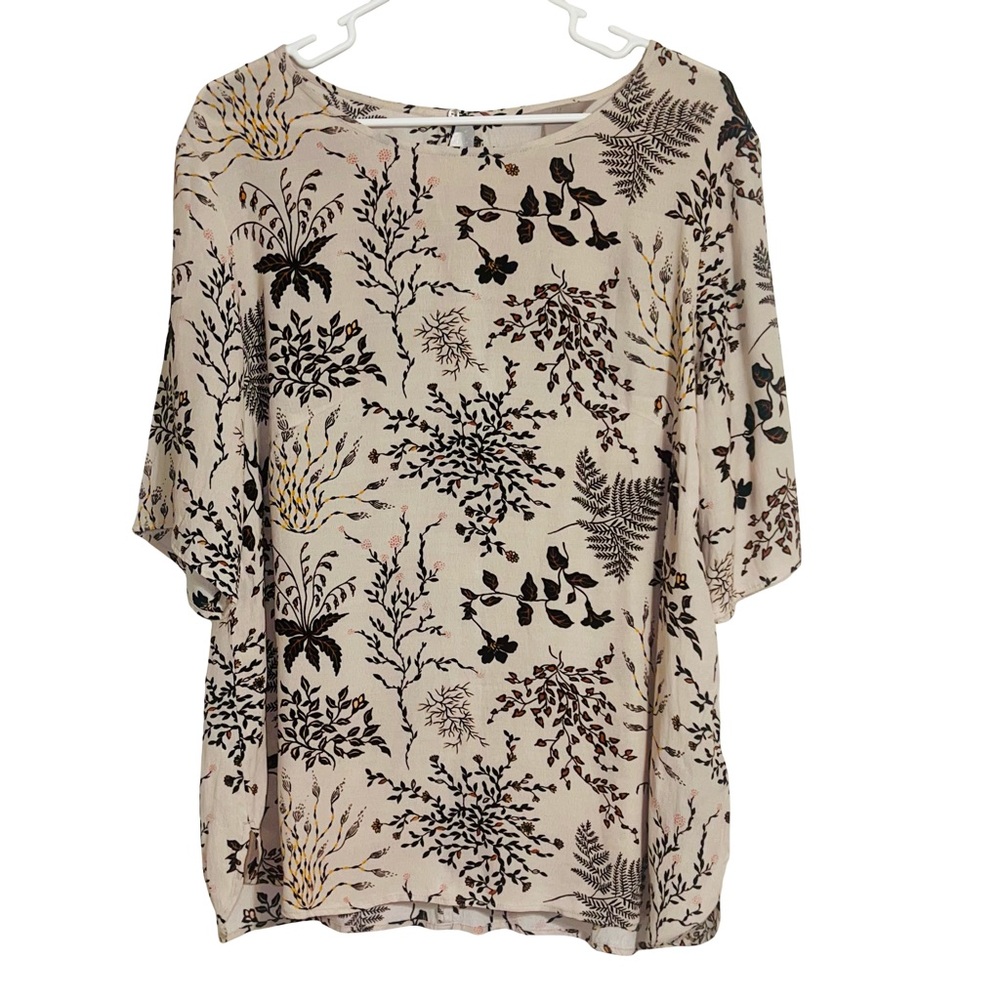 H&M Short Woman’s Short Sleeve Cream Floral and Leaf Print Blouse
